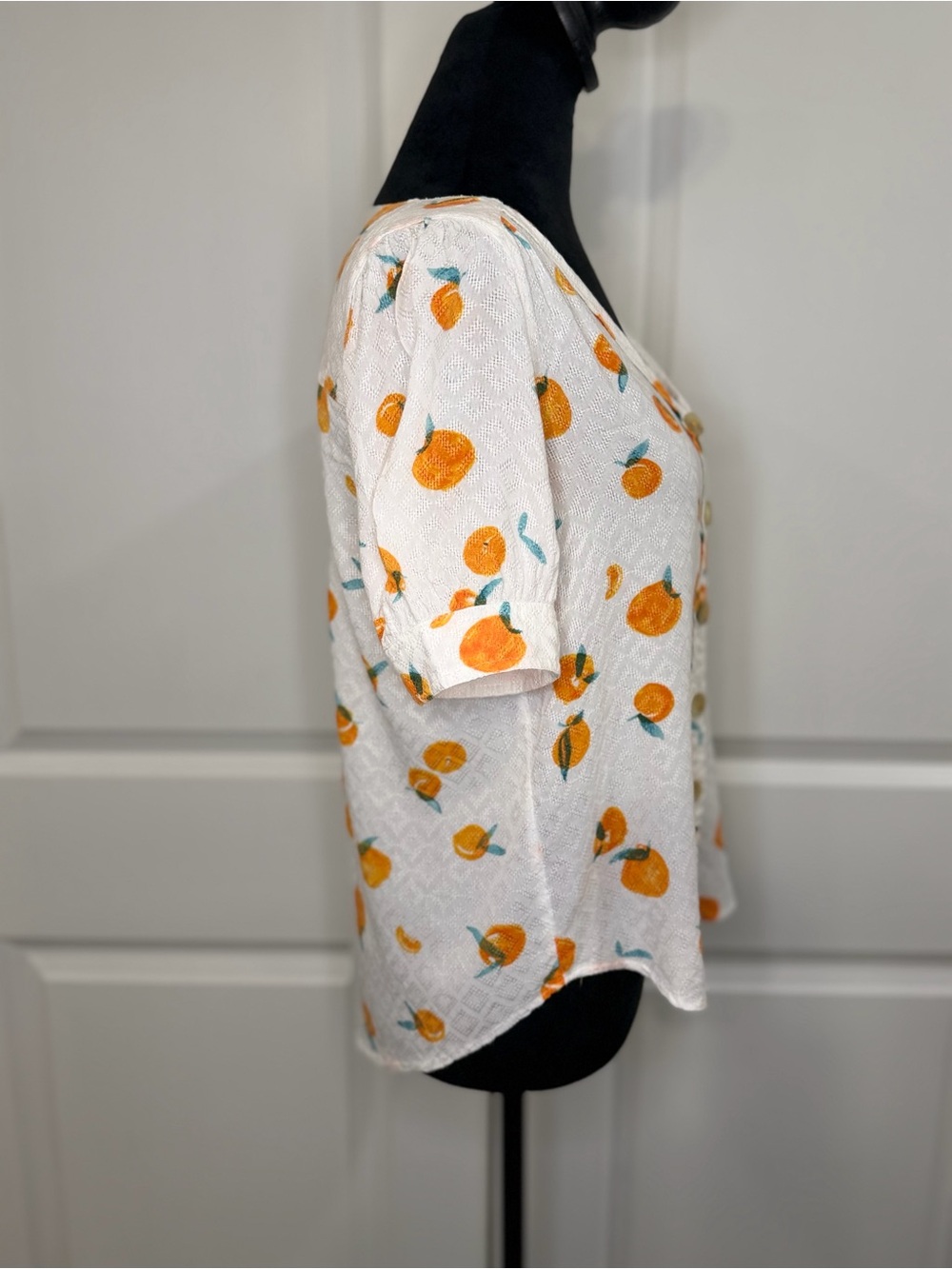 Maeve Anthropologie White Button-Front Top with Orange Fruit Print Size 2 - Picture 8 of 13